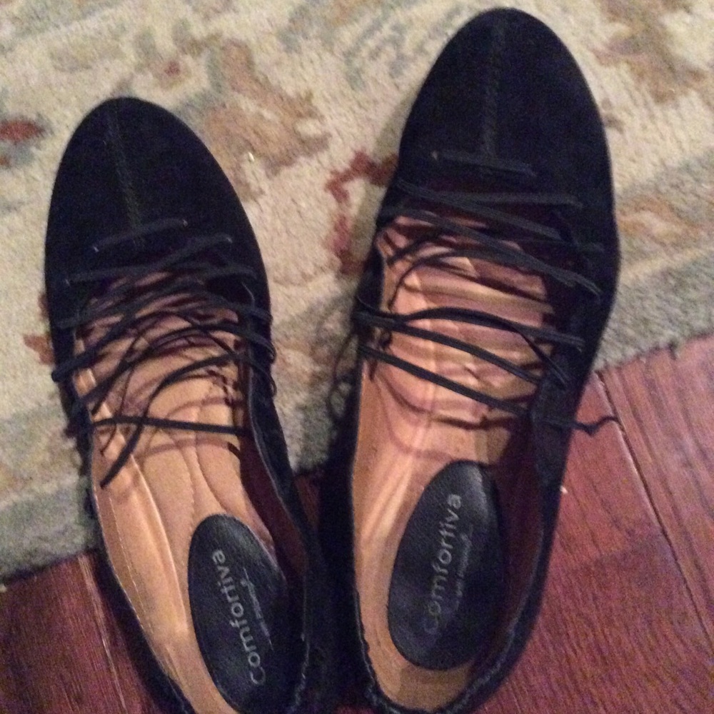 Comfortiva 9 1/2 black suede flat.